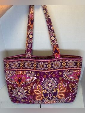 Vera Bradley “Safari Sunset” Retired Quilted Toggle Tote Bag          3253